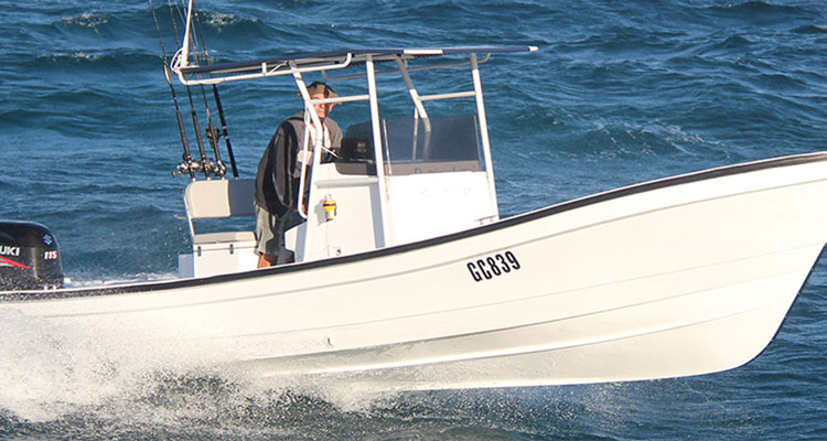Bateau de pêche en fibre de verre de 25 pieds